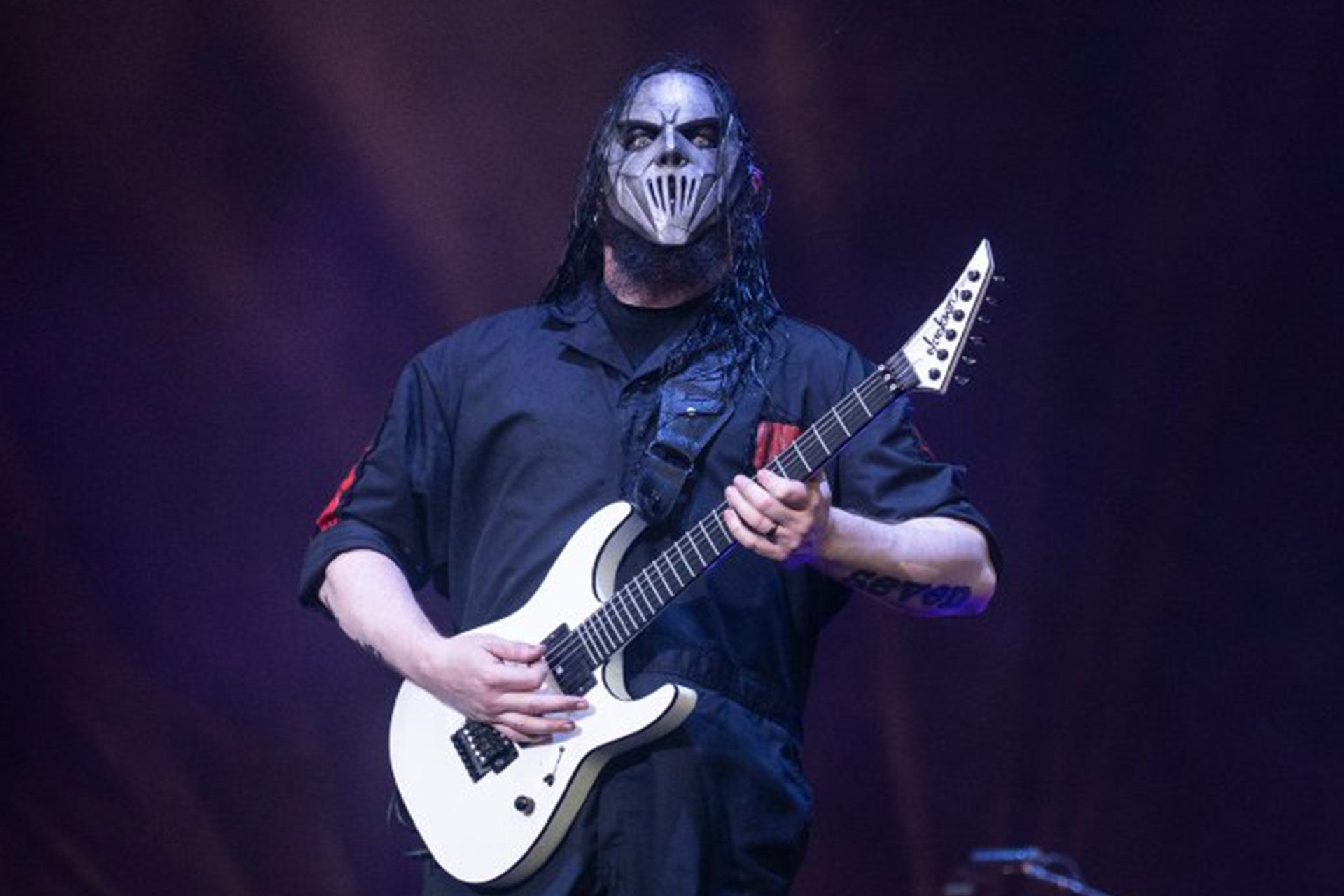 Mick Thomson of Slipknot, RedSeven Amplification artist, on stage with his signature mask and guitar.