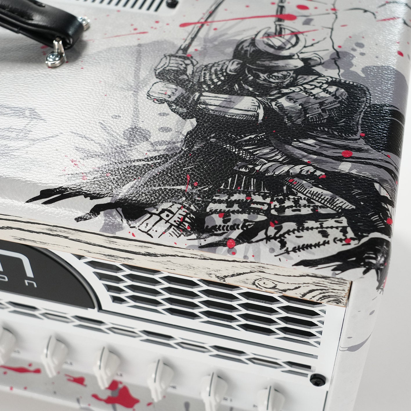Leviathan Japan Serie — samurai warrior in full armor, top panel ink art close-up