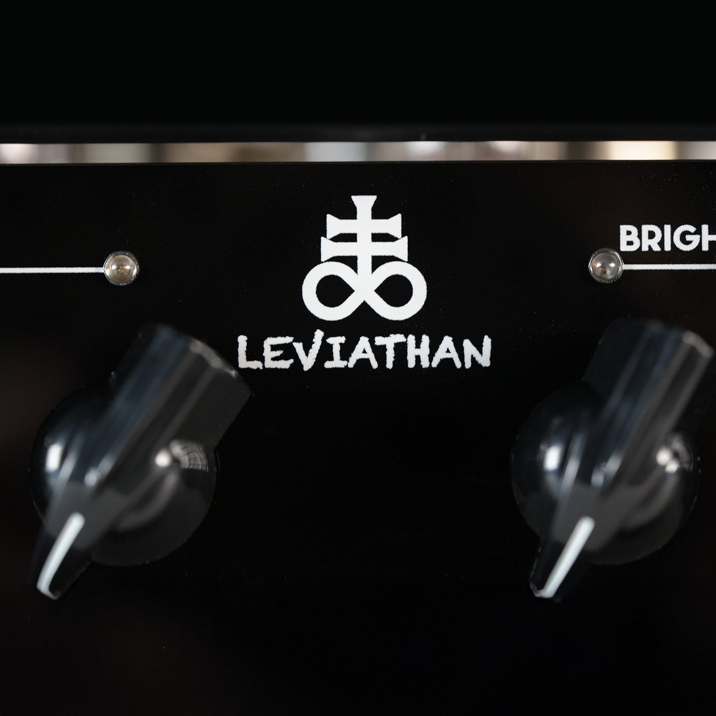 RedSeven Leviathan front panel logo and control knobs detail