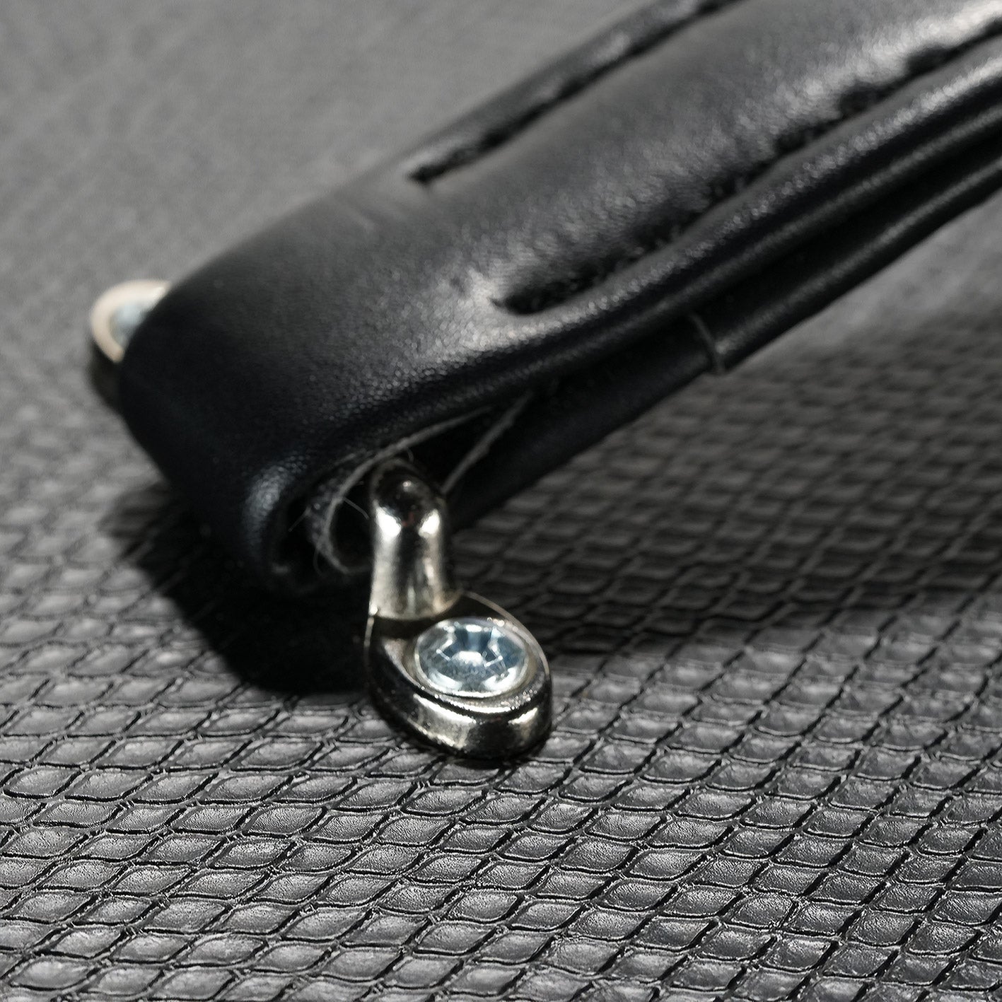 RedSeven The Dirt leather handle detail on black tolex finish