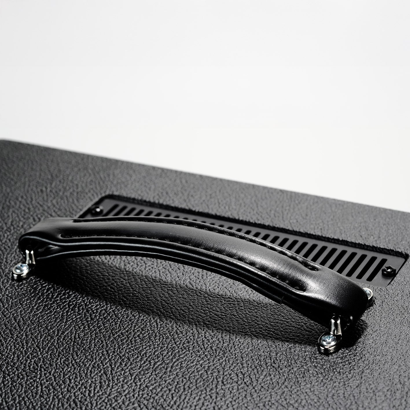 Top view of the RedSeven Duality amplifier handle and textured finish