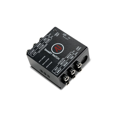 RedSeven Smart Patch signal router – pedalboard side with TRS, Send, Return and MIDI Thru connections