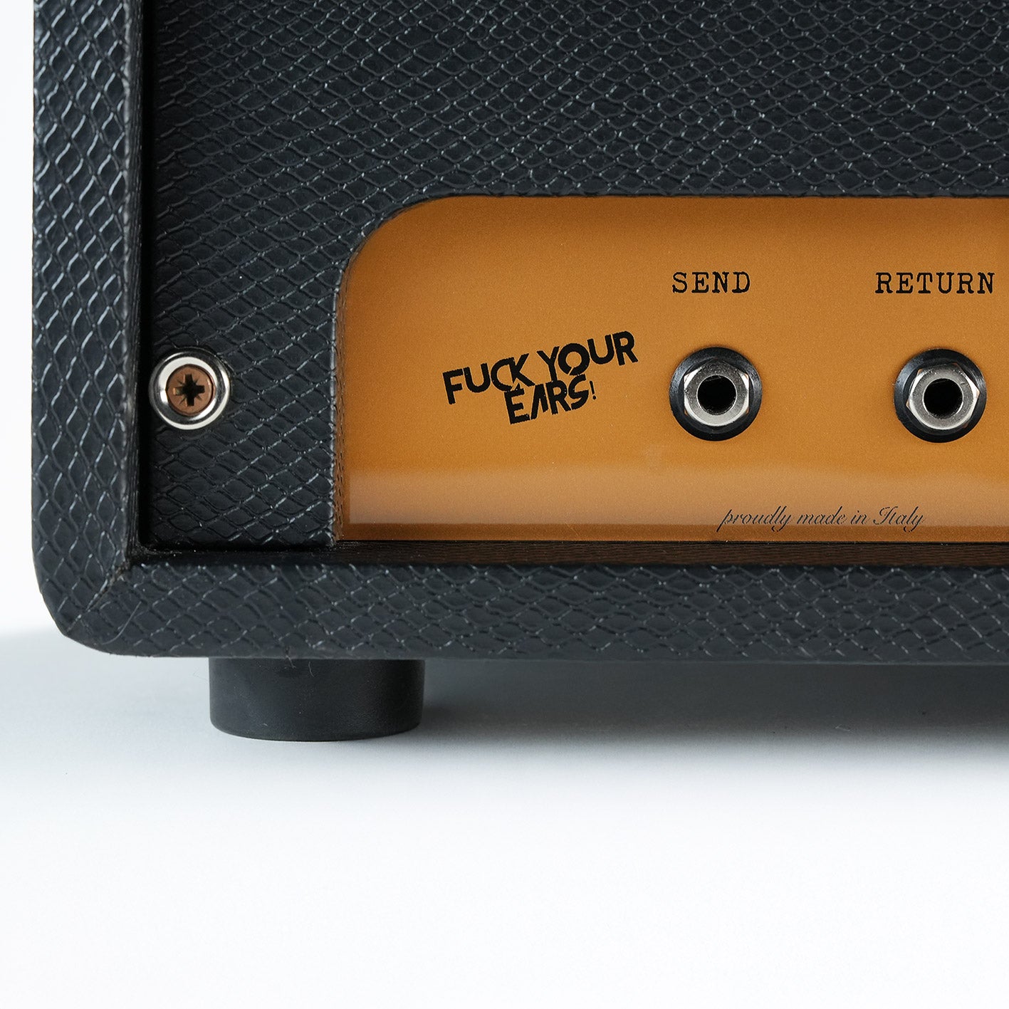 RedSeven The Dirt FX loop jacks close-up – send and return connectors